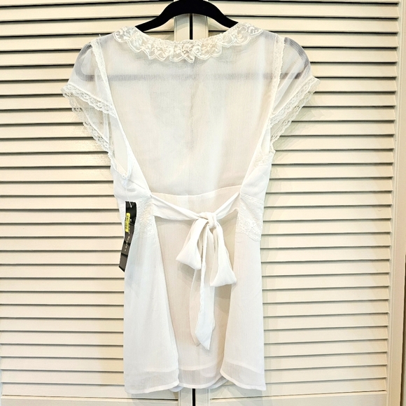 NWT Sunny Taylor Blouse White with Lace Trim and Accents - Picture 2 of 7